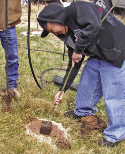 Figure 10.123b - The pot planter creates a planting hole by injecting high pressure water into the soil (A). Once the soil is liquefied, the container is pushed into the soil to the appropriate depth (B).